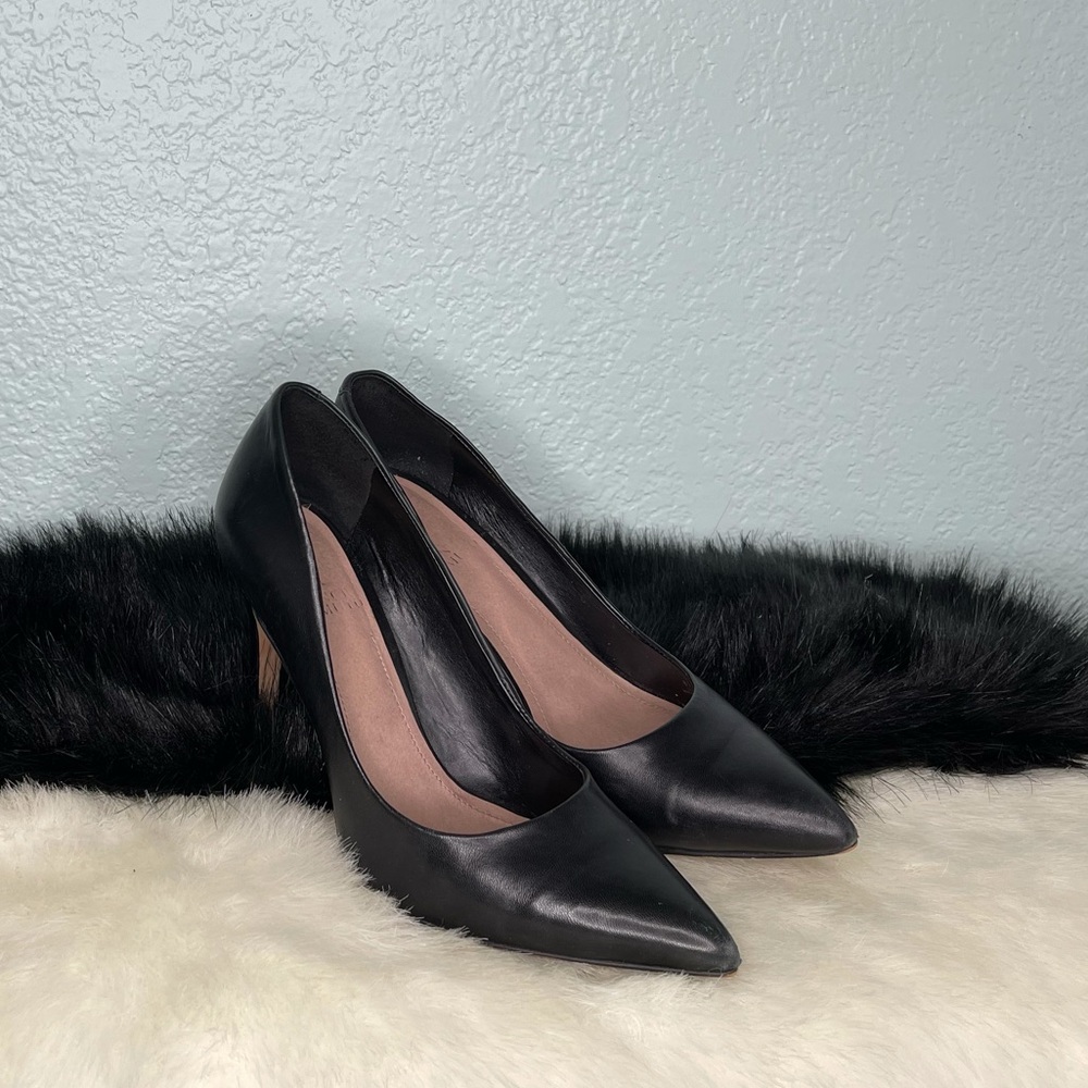 Vince Camuto black high heels / size 8 1/2